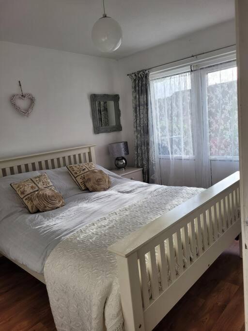 Riverside Bungalow - Direct River Access! Ystradgynlais 외부 사진