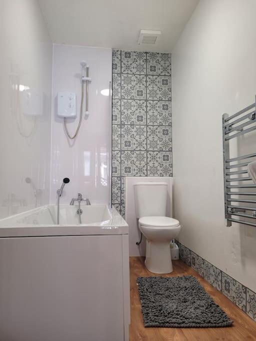 Riverside Bungalow - Direct River Access! Ystradgynlais 외부 사진