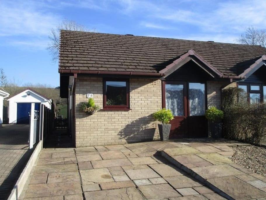 Riverside Bungalow - Direct River Access! Ystradgynlais 외부 사진