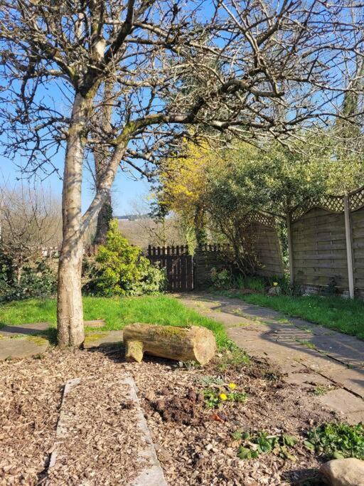 Riverside Bungalow - Direct River Access! Ystradgynlais 외부 사진
