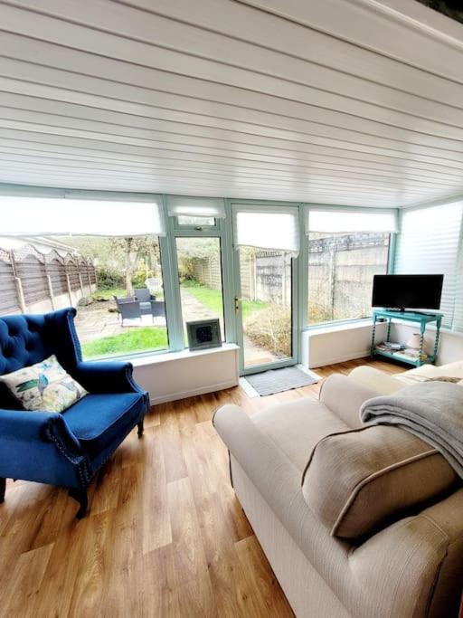 Riverside Bungalow - Direct River Access! Ystradgynlais 외부 사진