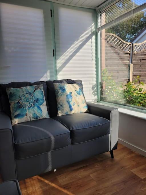 Riverside Bungalow - Direct River Access! Ystradgynlais 외부 사진